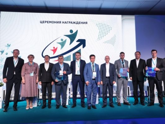 Глеб Никитин получил награду за лучший региональный центр компетенций