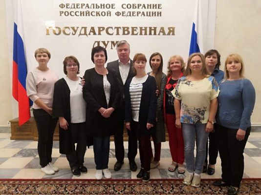 Депутат Госдумы Артем Кавинов организовал для журналистов районных газет поездку в нижнюю палату российского парламента.