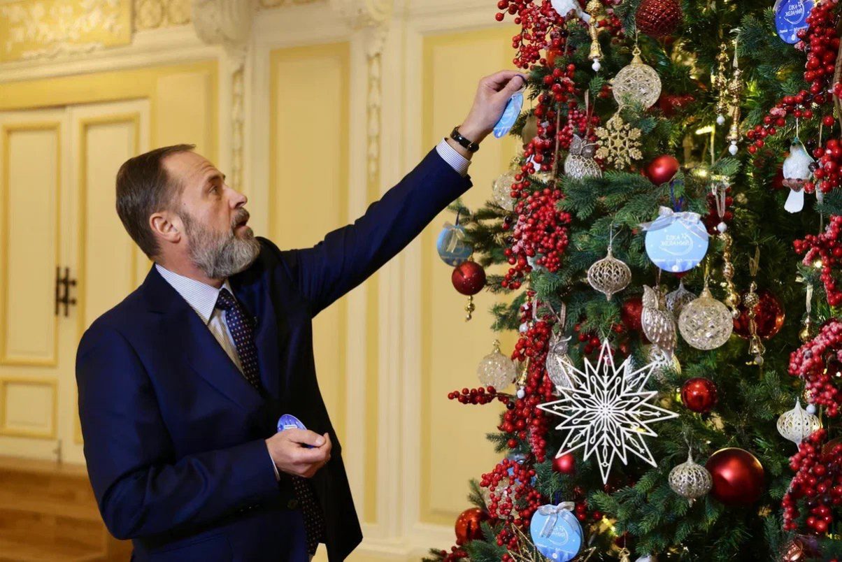 Полпред президента РФ в ПФО Игорь Комаров принял участие в акции «Елка желаний-2025»