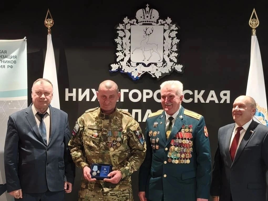 Нижегородских медиков в преддверии Дня Победы наградили медалями за помощь бойцам СВО